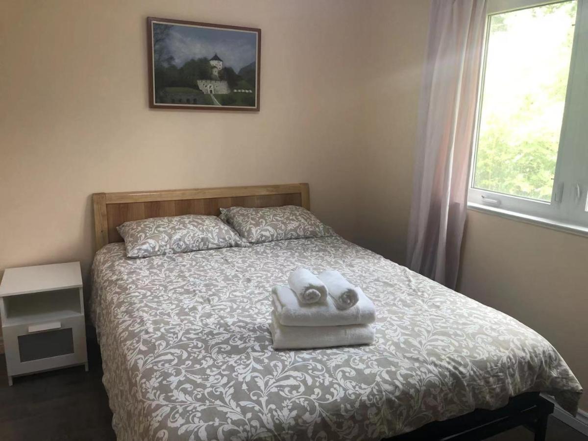 Cozy 3 Room Bungalow In Midtown Toronto Buitenkant foto