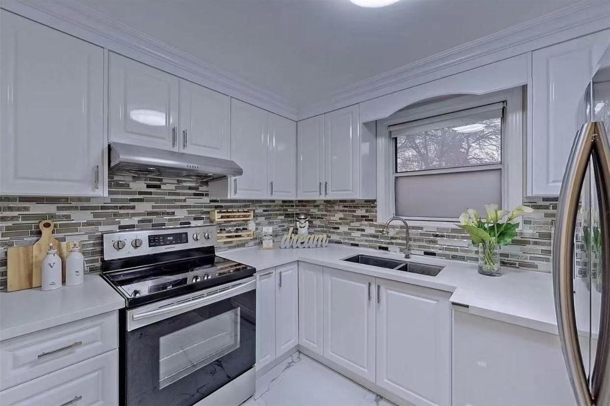 Cozy 3 Room Bungalow In Midtown Toronto Buitenkant foto